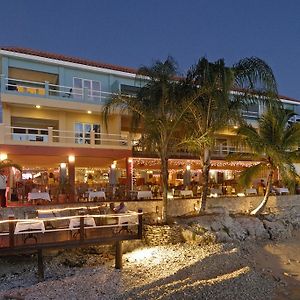 Den Laman Condominiums